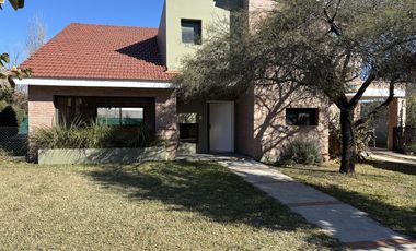 Casa en Alquiler de 3 dormitorios en Los Sueños, Valle Escondido