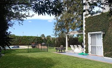 Casa en venta - 4 Dormitorios 3 Baños - Cañuelas