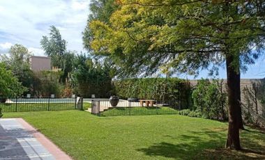 Casa en venta - 4 Dormitorios 3 Baños - Cañuelas