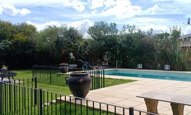 Casa en venta - 4 Dormitorios 3 Baños - Cañuelas