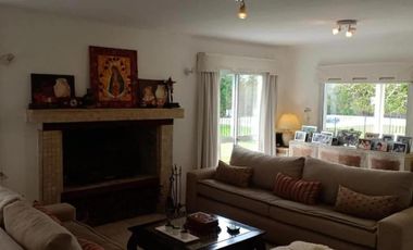 Casa en venta - 4 Dormitorios 3 Baños - Cañuelas