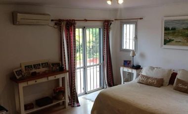 Casa en venta - 4 Dormitorios 3 Baños - Cañuelas