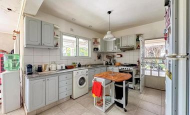 Casa en venta - 4 Dormitorios 3 Baños - Cañuelas