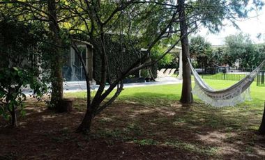 Casa en venta - 4 Dormitorios 3 Baños - Cañuelas