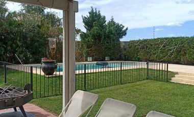 Casa en venta - 4 Dormitorios 3 Baños - Cañuelas