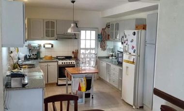 Casa en venta - 4 Dormitorios 3 Baños - Cañuelas