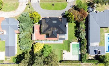 Casa en venta - 4 Dormitorios 3 Baños - Cañuelas