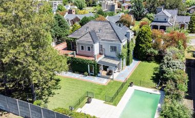 Casa en venta - 4 Dormitorios 3 Baños - Cañuelas