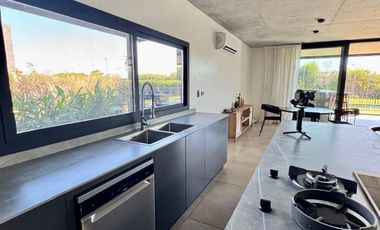 Casa en venta 5 ambientes hormigon minimalista en puertos escobar