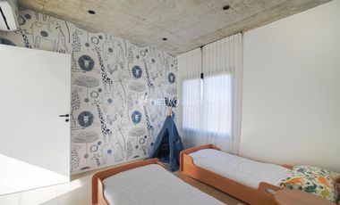 Casa en venta 5 ambientes hormigon minimalista en puertos escobar