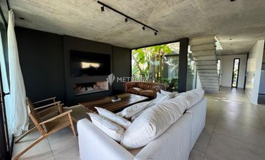 Casa en venta 5 ambientes hormigon minimalista en puertos escobar