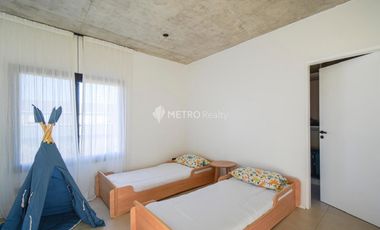 Casa en venta 5 ambientes hormigon minimalista en puertos escobar
