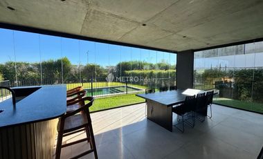 Casa en venta 5 ambientes hormigon minimalista en puertos escobar