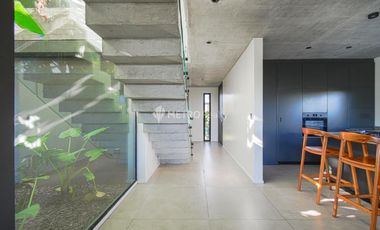Casa en venta 5 ambientes hormigon minimalista en puertos escobar