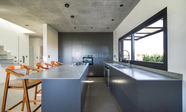 Casa en venta 5 ambientes hormigon minimalista en puertos escobar