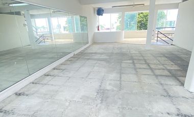 Edificio comercial en renta