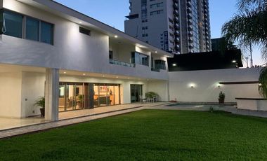CASA EN PUERTA DE HIERRO - NAVARRA CONDOMINIO