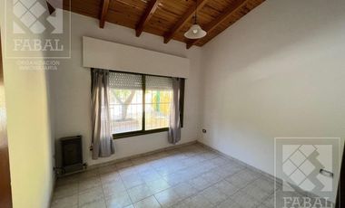 Casa alquiler Belgrano, 3 dormitorios, 3 baños, cochera x 3 autos y patio con parrilla
