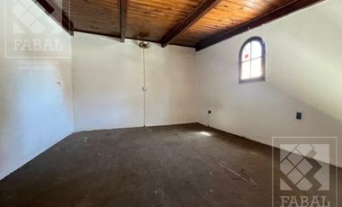 Casa alquiler Belgrano, 3 dormitorios, 3 baños, cochera x 3 autos y patio con parrilla