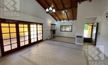 Casa alquiler Belgrano, 3 dormitorios, 3 baños, cochera x 3 autos y patio con parrilla