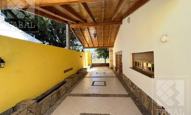 Casa alquiler Belgrano, 3 dormitorios, 3 baños, cochera x 3 autos y patio con parrilla