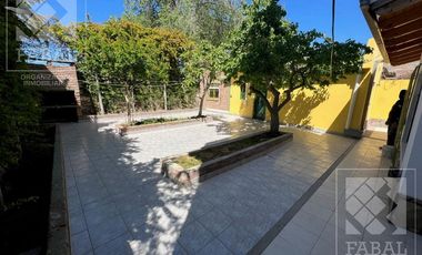 Casa alquiler Belgrano, 3 dormitorios, 3 baños, cochera x 3 autos y patio con parrilla