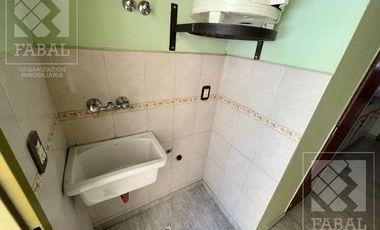 Casa alquiler Belgrano, 3 dormitorios, 3 baños, cochera x 3 autos y patio con parrilla