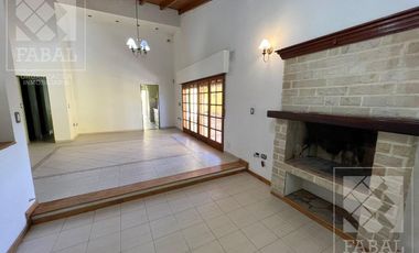 Casa alquiler Belgrano, 3 dormitorios, 3 baños, cochera x 3 autos y patio con parrilla