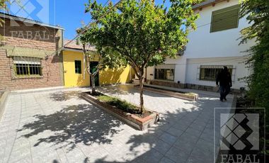 Casa alquiler Belgrano, 3 dormitorios, 3 baños, cochera x 3 autos y patio con parrilla