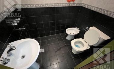 Casa alquiler Belgrano, 3 dormitorios, 3 baños, cochera x 3 autos y patio con parrilla