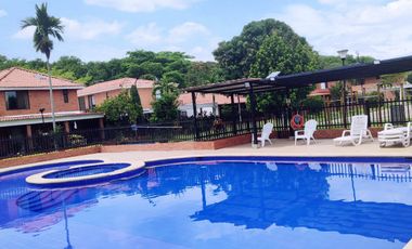 Vendo Casa De Dos Plantas En Conjunto Residencial La Herrería 5, Hacienda El Castillo.