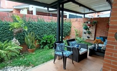 Vendo Casa De Dos Plantas En Conjunto Residencial La Herrería 5, Hacienda El Castillo.