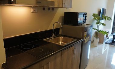For Rent: Family Suite w/ Balcony at Coast Residences Tower 1, Roxas Blvd. Pasay