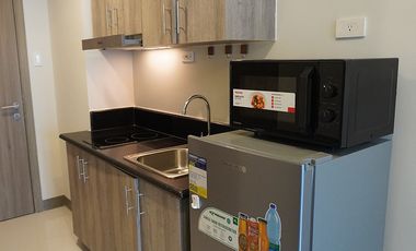 For Rent: Family Suite w/ Balcony at Coast Residences Tower 1, Roxas Blvd. Pasay