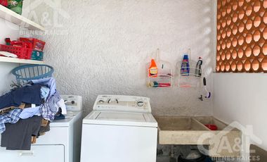 Casa en Venta en Fraccionamiento Lomas del Tejar con Jardin