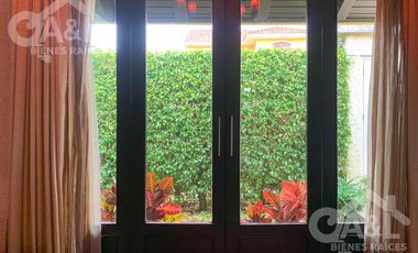 Casa en Venta en Fraccionamiento Lomas del Tejar con Jardin
