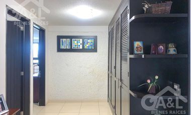 Casa en Venta en Fraccionamiento Lomas del Tejar con Jardin