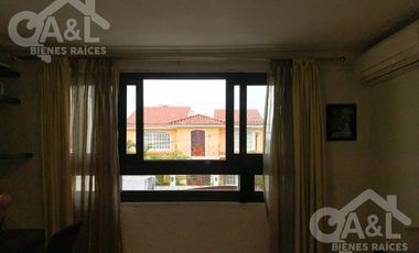 Casa en Venta en Fraccionamiento Lomas del Tejar con Jardin