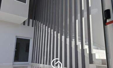 Edificio Comercial en  Centenario base operativa