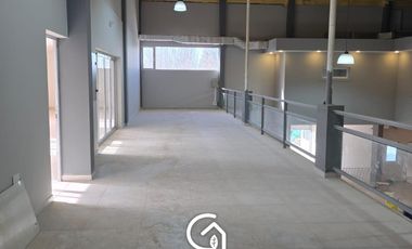 Edificio Comercial en  Centenario base operativa