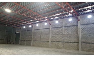 BODEGA INDUSTRIAL EN RENTA SANTA CATARINA