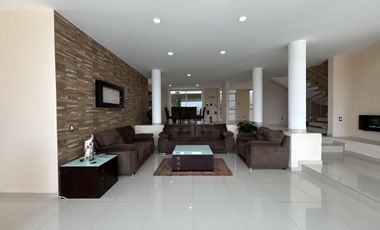 CASA EN RENTA EN ARBOLEDAS