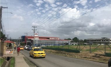 TERRENO DE ESQUINA EN LA 24 DE DICIEMBRE, TOCUMEN