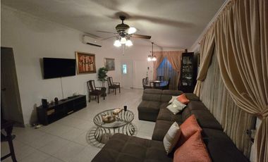 Se ALQUILA Casa en Brisas del Golf