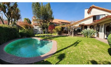 Casa En Arriendo 4d / 3b Los Dominicos