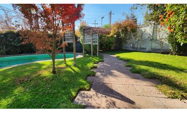 Casa En Arriendo 4d / 3b Los Dominicos