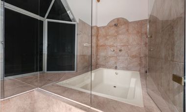 Una casa de cuento! Para arriendo en el Alto de Las Palmas