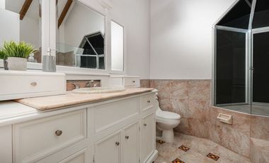 Una casa de cuento! Para arriendo en el Alto de Las Palmas