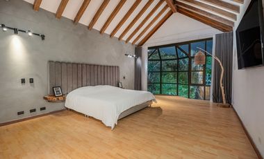 Una casa de cuento! Para arriendo en el Alto de Las Palmas