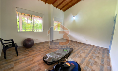 SE ARRIENDA CASA CAMPESTRE EN VEREDA LA ALBANIA VA BARCELONA